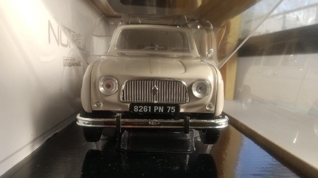 ノレブ マキシジェット 1/18 ルノー 4L 1963