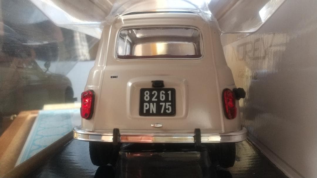 ノレブ マキシジェット 1/18 ルノー 4L 1963