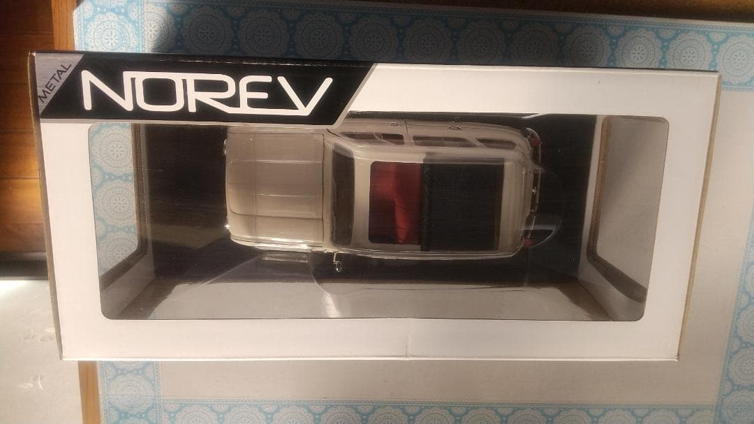 ノレブ マキシジェット 1/18 ルノー 4L 1963