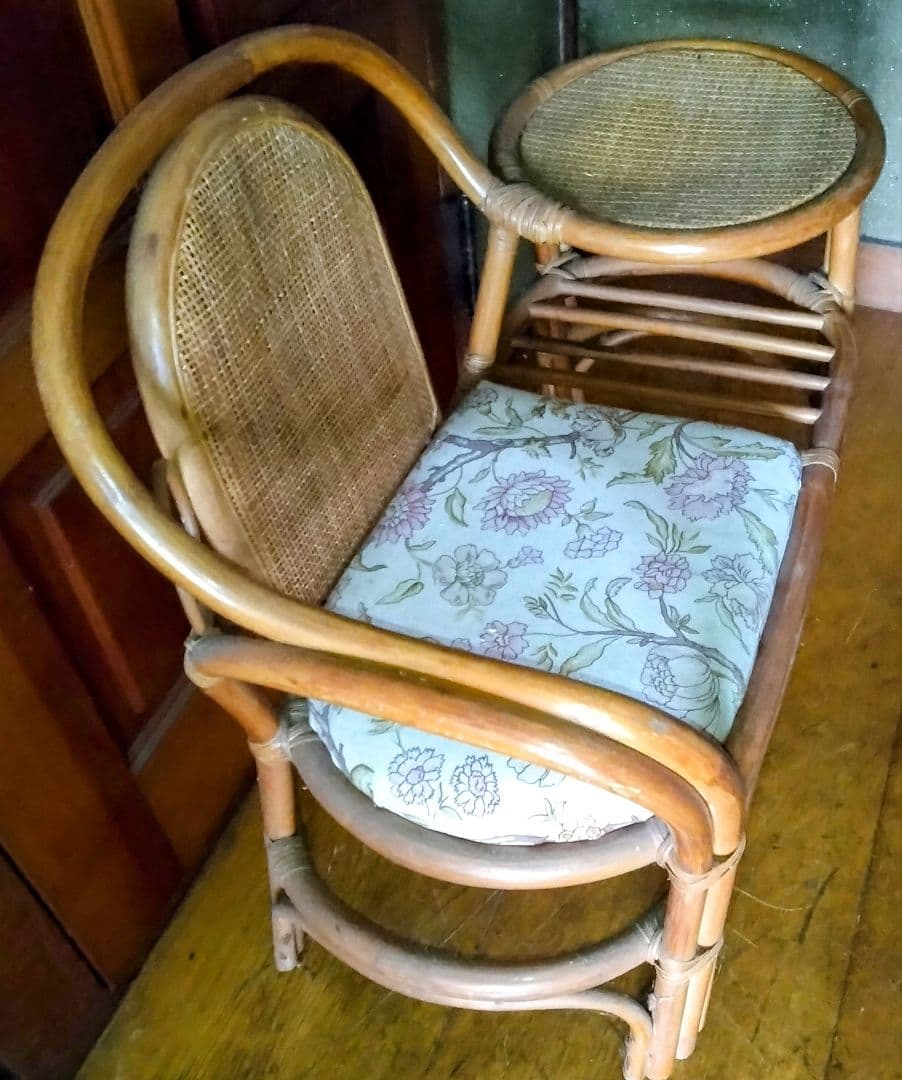 《昭和レトロ》藤製テーブル付椅子ラタン製