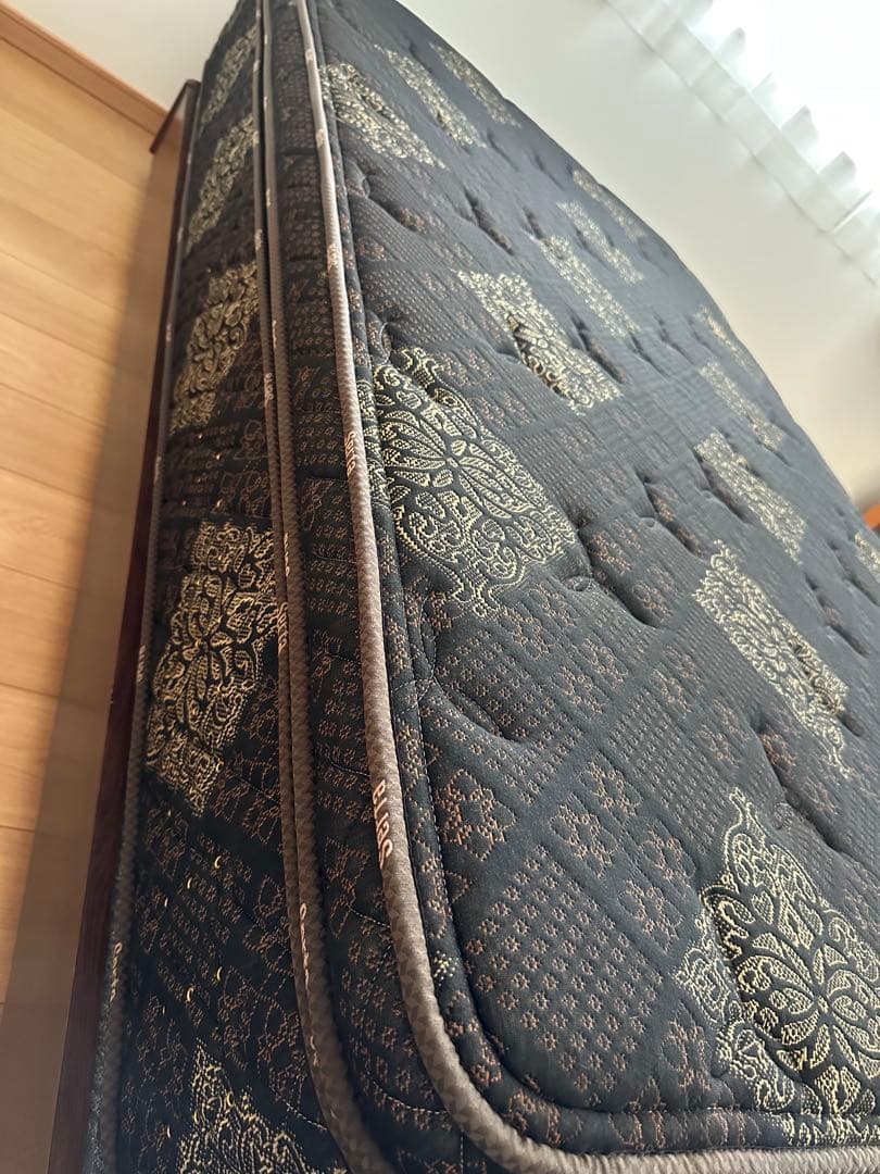 サータ（Serta ）セミダブルマットレス　ブラウン