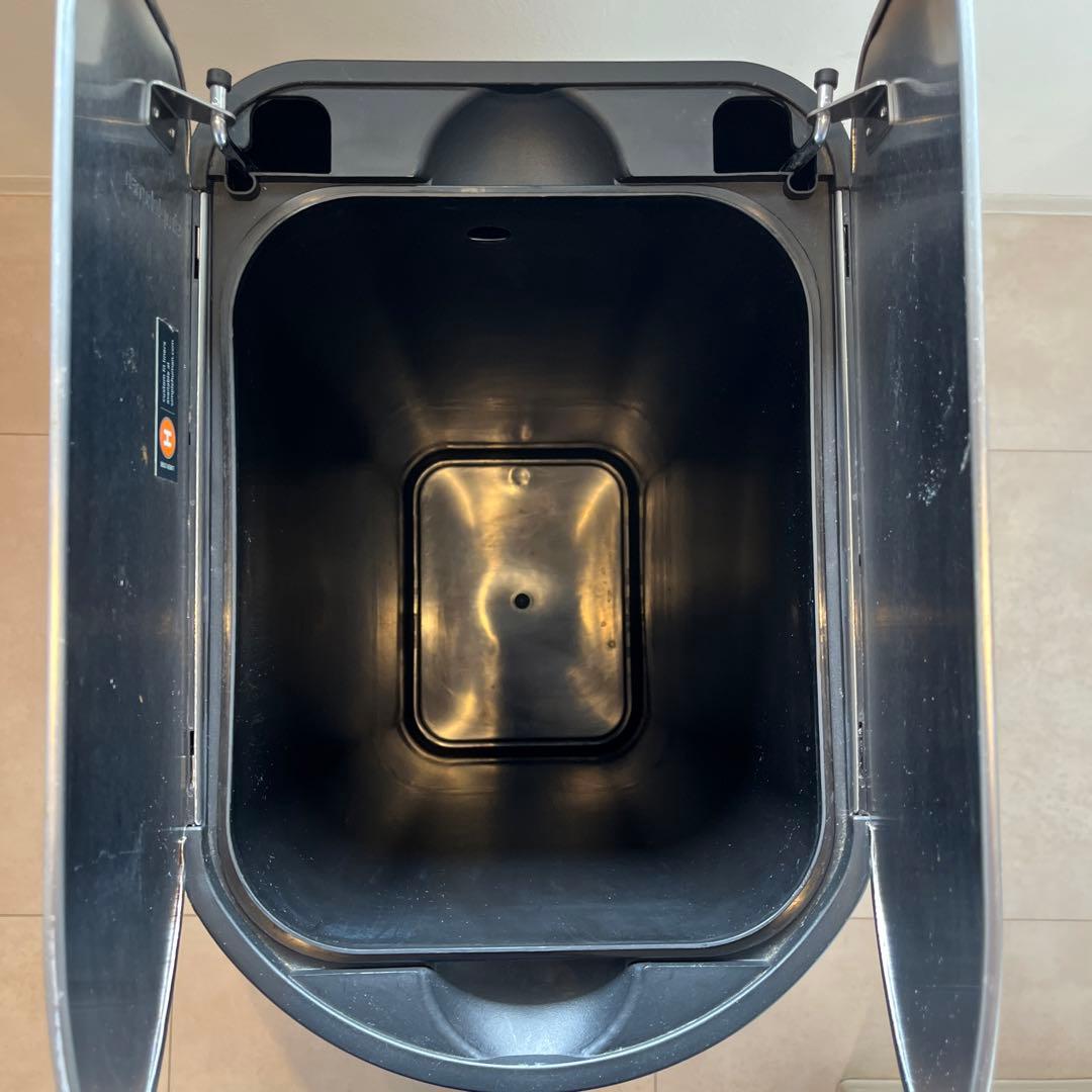 シンプルヒューマン バタフライ ステップカン 30L