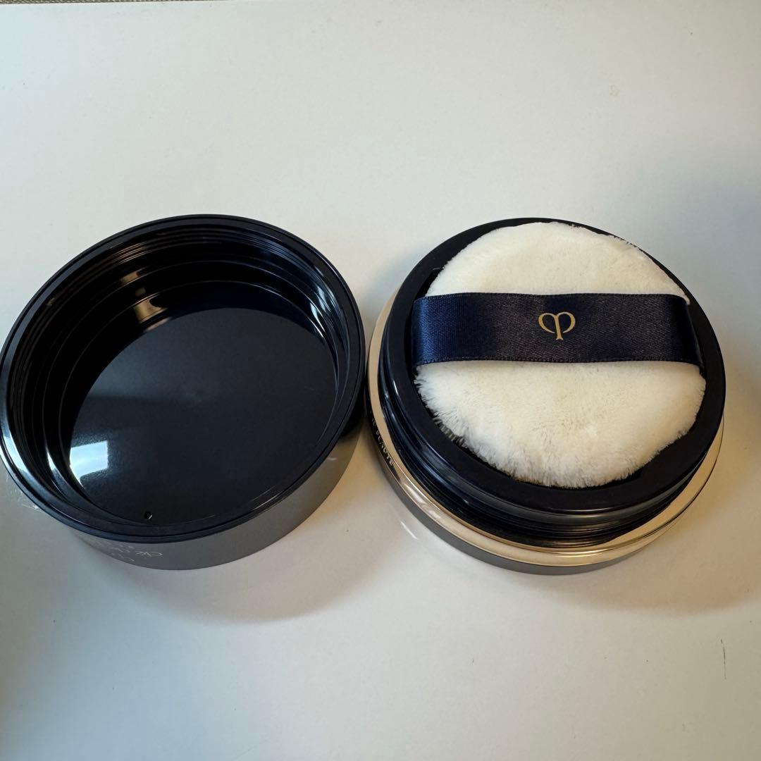 クレドポーボーテ　プードルトランスパラント 1 ライト　フェイスパウダー