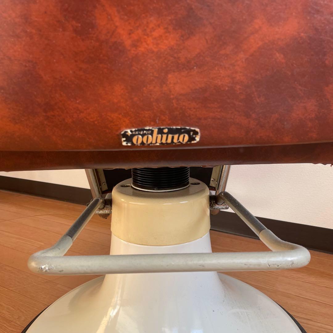 2月末まで 静岡県【直接取引限定】バーバーチェア 回転式　昭和レトロ　椅子