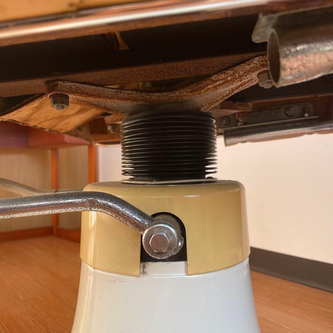 2月末まで 静岡県【直接取引限定】バーバーチェア 回転式　昭和レトロ　椅子