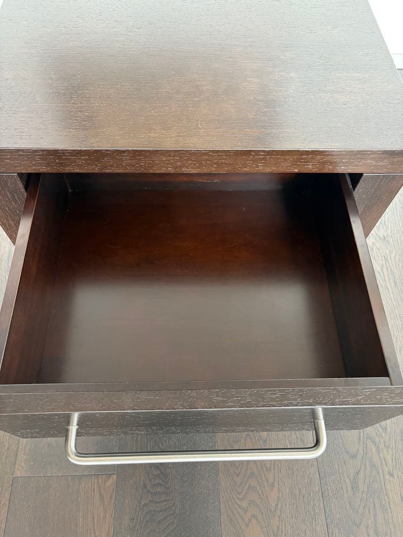 カッシーナ　カトリーヌ・メミ　ベッドサイドテーブル