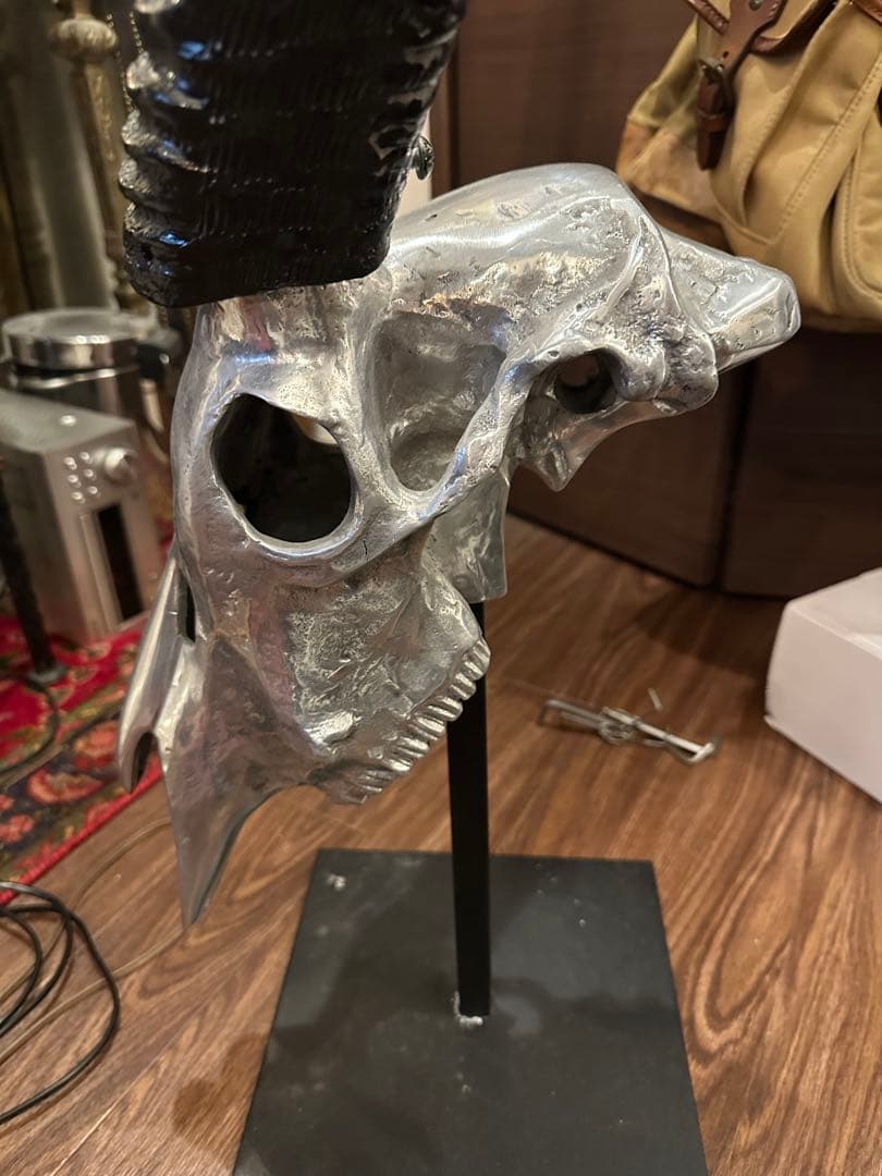 金属製動物頭部　アンティーク風　アルミ