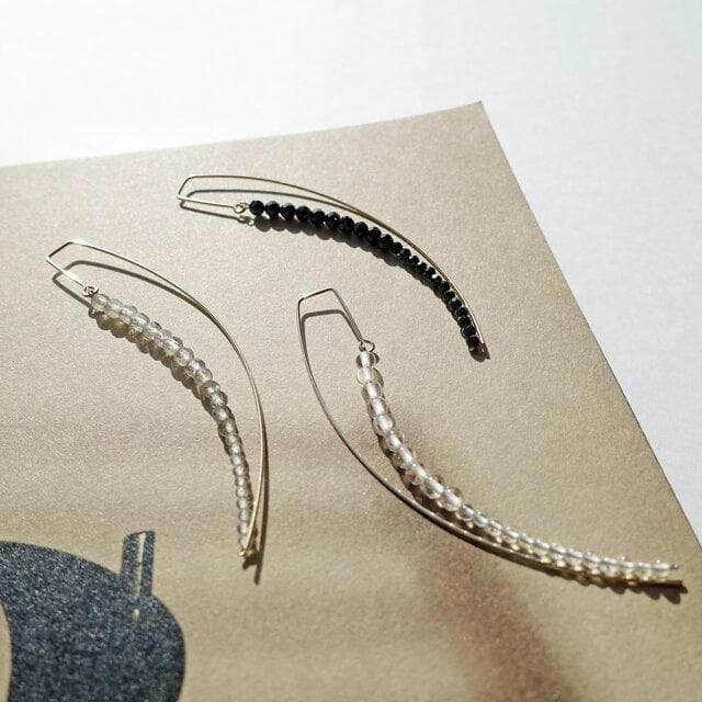 クリスタルピアス（ブラックゴールド）