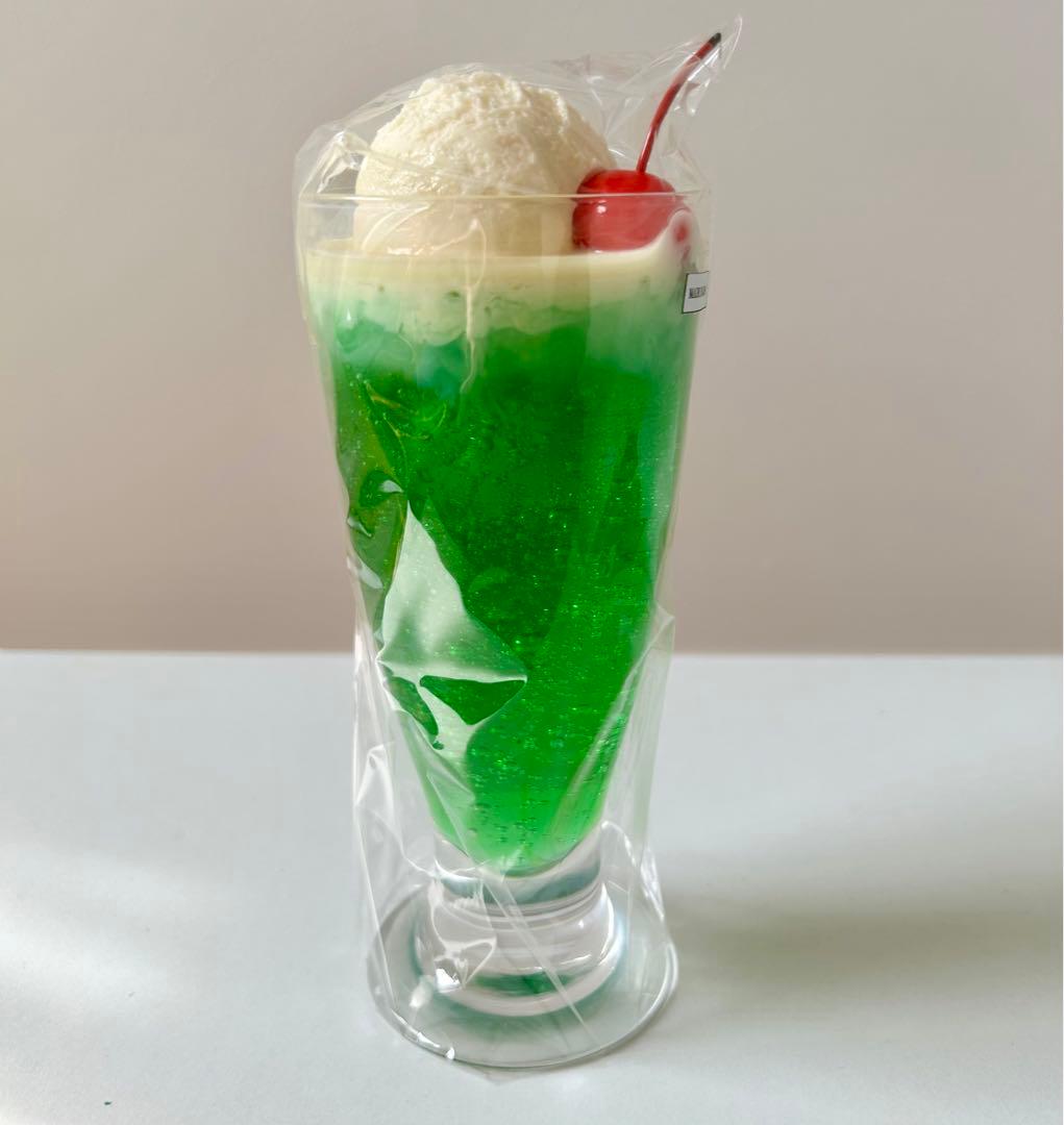 食品サンプル まいづる 実物大 クリームメロンソーダ チェリー付き グラス付き