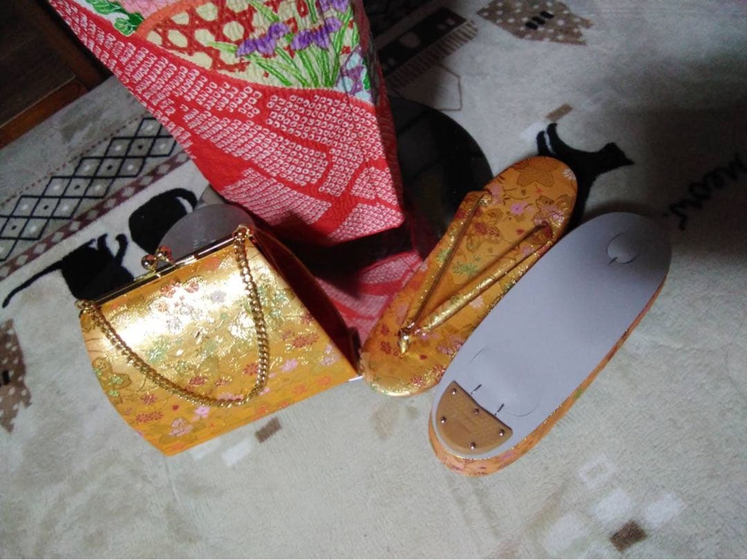 みです。7歳向け・化繊・ちりめん地のお着物セットです