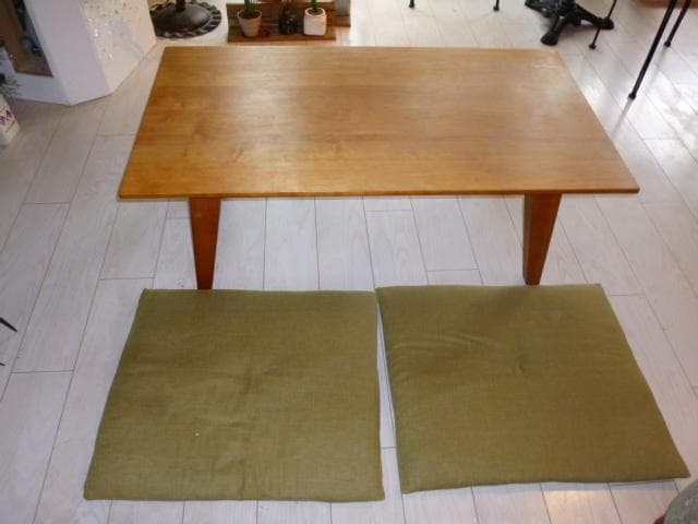 無垢テーブル　自然素材１００％のリボス塗装済