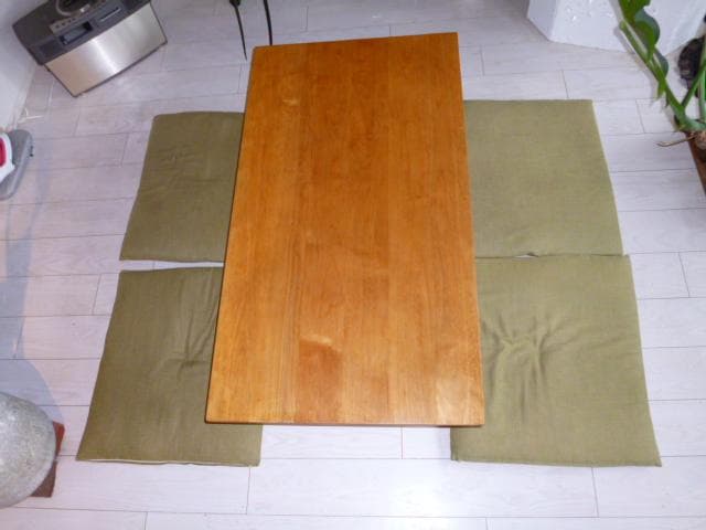 無垢テーブル　自然素材１００％のリボス塗装済