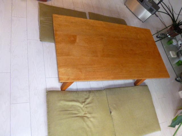 無垢テーブル　自然素材１００％のリボス塗装済