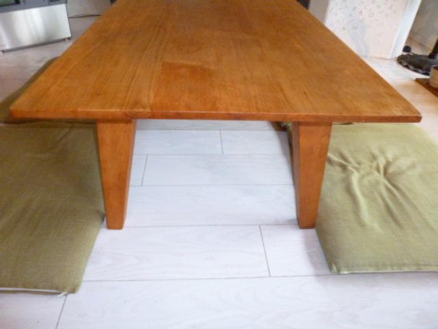 無垢テーブル　自然素材１００％のリボス塗装済