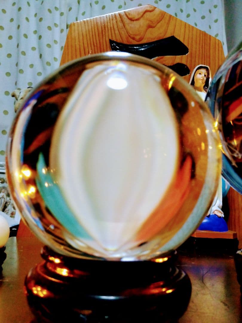 超綺麗＆超豪華.特大.水晶玉の置物.直径11センチ位.木製台座付きます