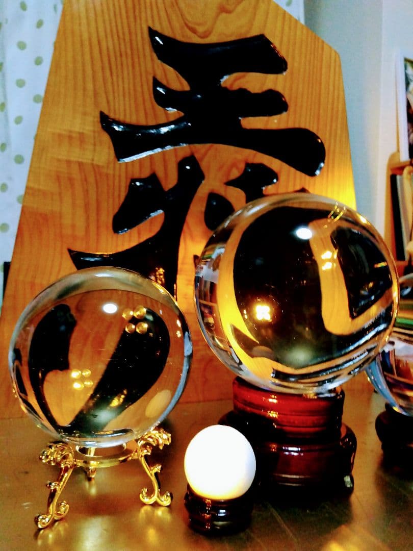 超綺麗＆超豪華.特大.水晶玉の置物.直径11センチ位.木製台座付きます