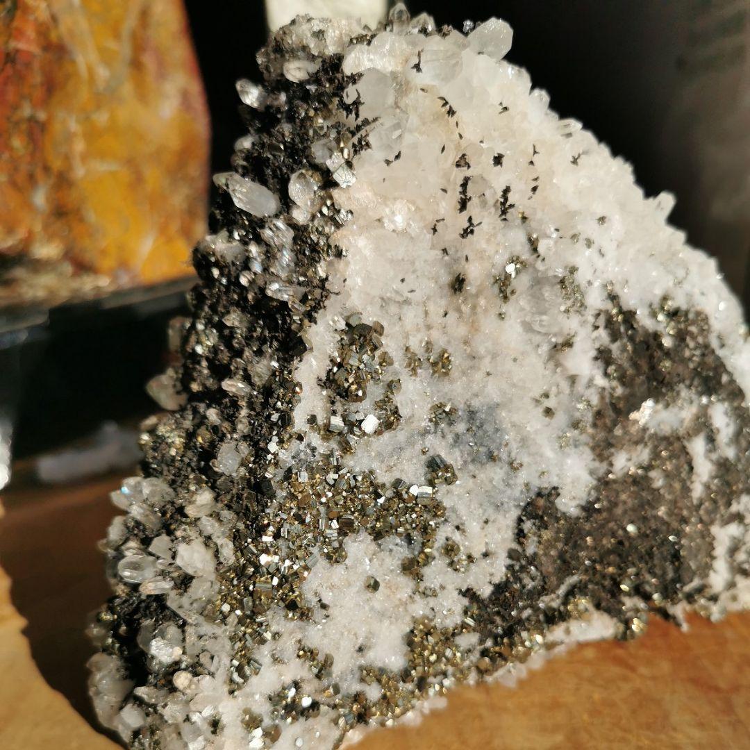 水晶&パイライトクラスター　2.3キロ　鑑賞石　石　置物　オブジェ　インテリア