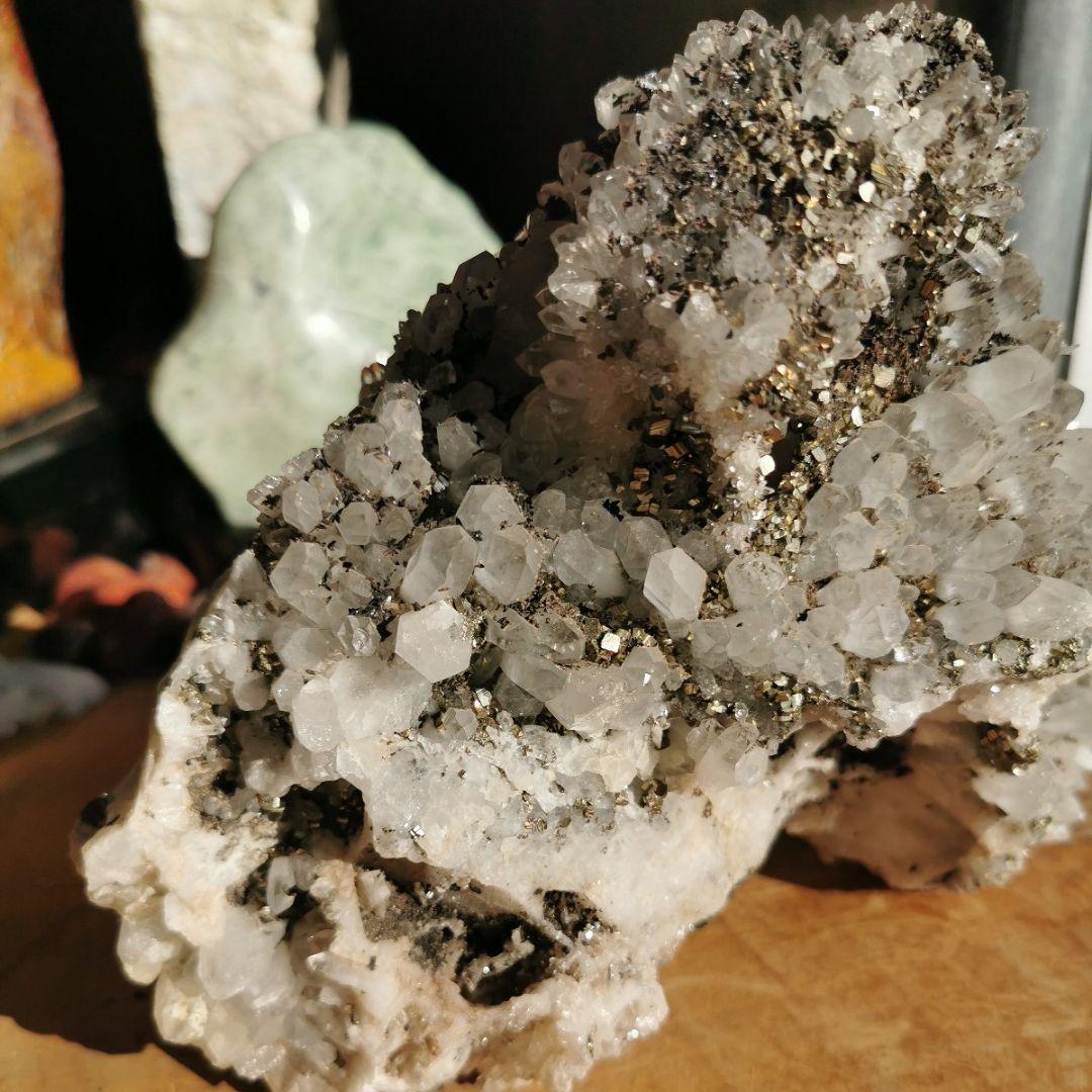 水晶&パイライトクラスター　2.3キロ　鑑賞石　石　置物　オブジェ　インテリア