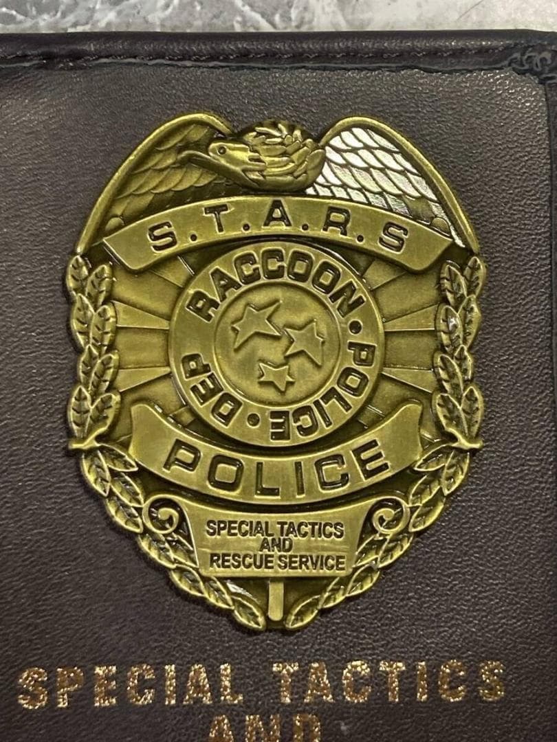 バイオハザード ジル・バレンタインの警察手帳 ブラウン」jo-db - メルカリ