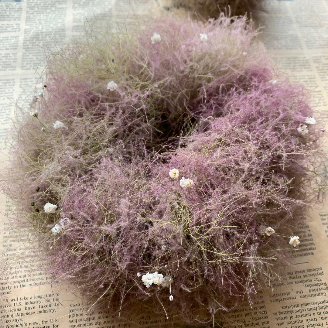 スモークツリーのドライフラワーリース　季節の花材のインテリア