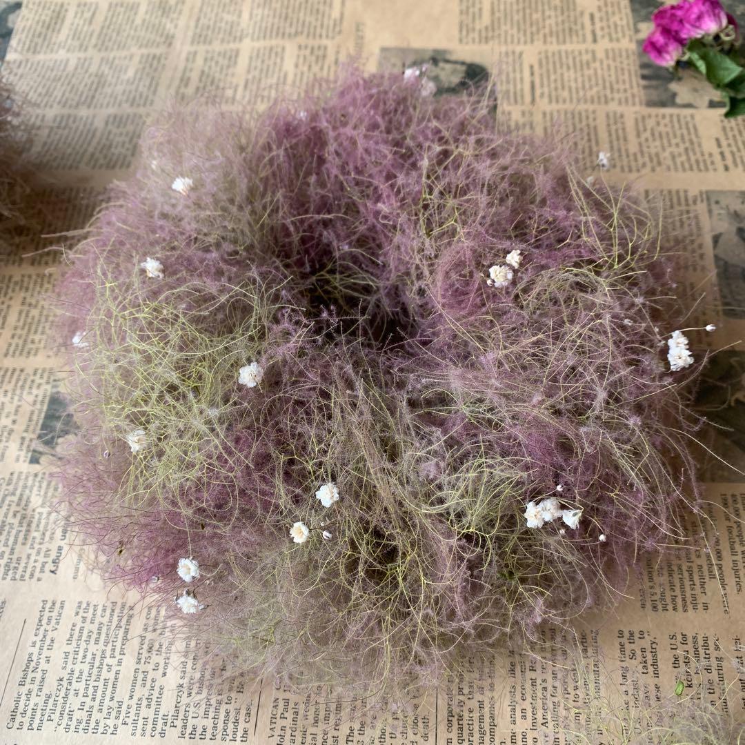 スモークツリーのドライフラワーリース　季節の花材のインテリア