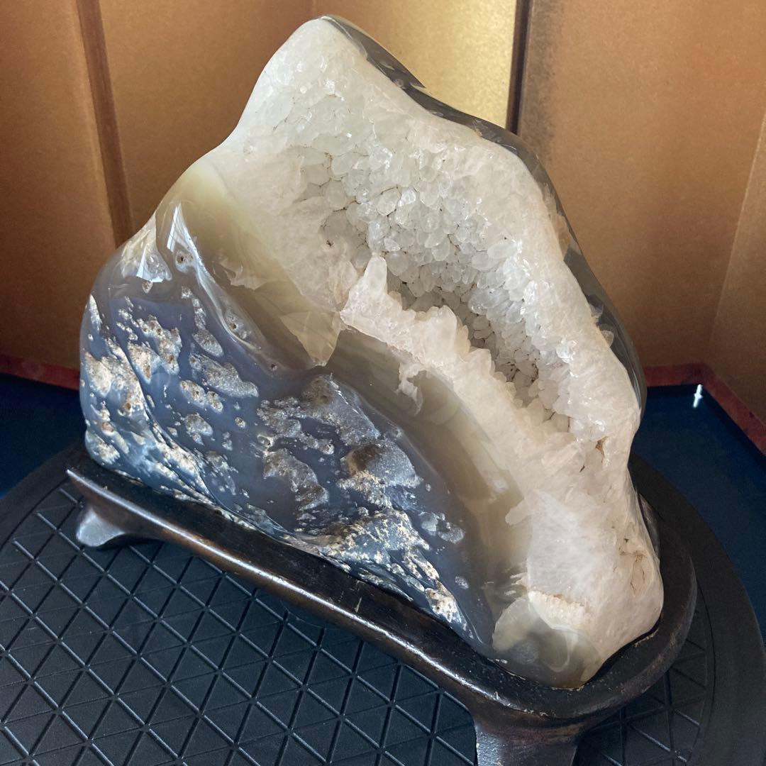 JAWSジョーズ(サメ)のようにも見える透明感のあるきれいな瑪瑙 鑑賞石　5kg