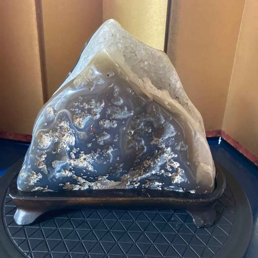 JAWSジョーズ(サメ)のようにも見える透明感のあるきれいな瑪瑙 鑑賞石　5kg