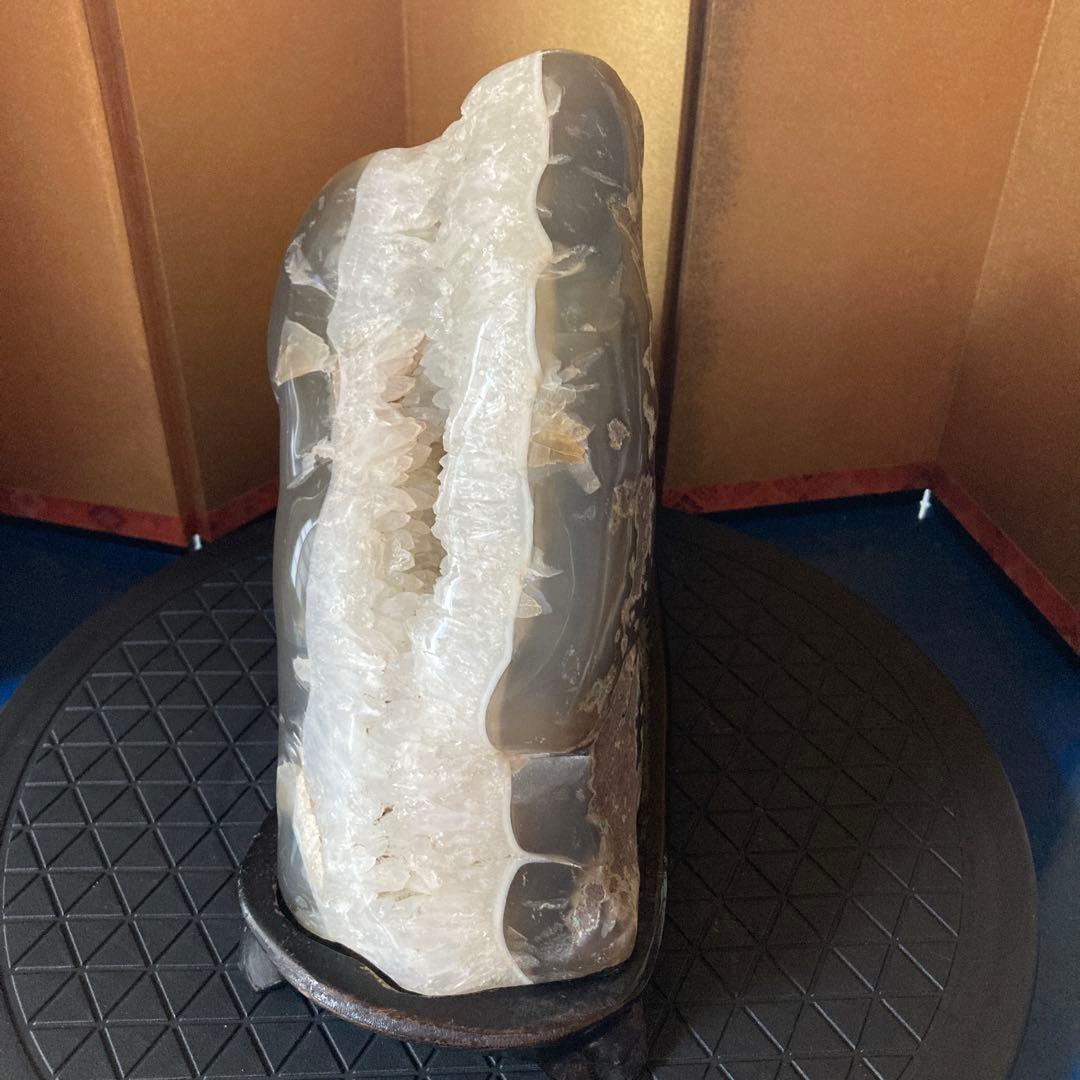 JAWSジョーズ(サメ)のようにも見える透明感のあるきれいな瑪瑙 鑑賞石　5kg