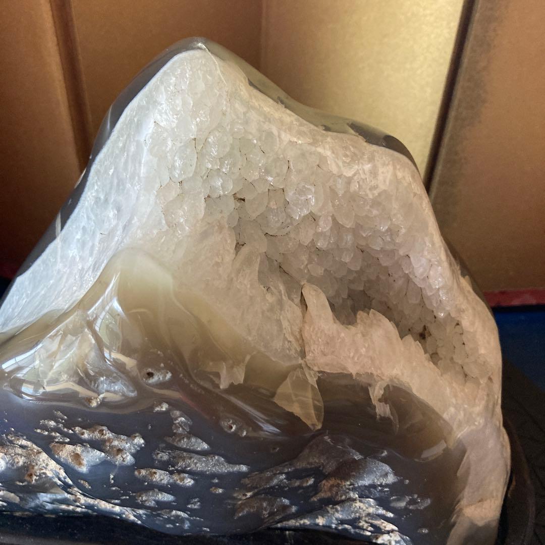 JAWSジョーズ(サメ)のようにも見える透明感のあるきれいな瑪瑙 鑑賞石　5kg