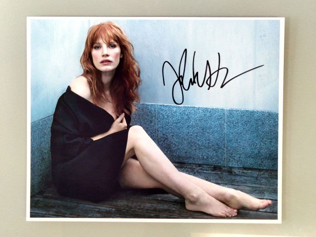 セール中…ジェシカ・チャスティン直筆サイン入り超大型写真… - メルカリ