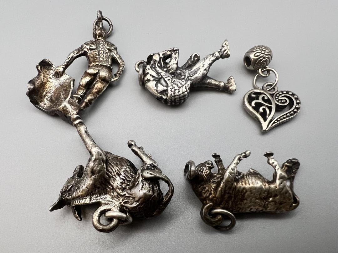 【海】銀製　ペンダント　闘牛士　ロバ　牛文など　５点　重量約２９ｇ　アンティーク