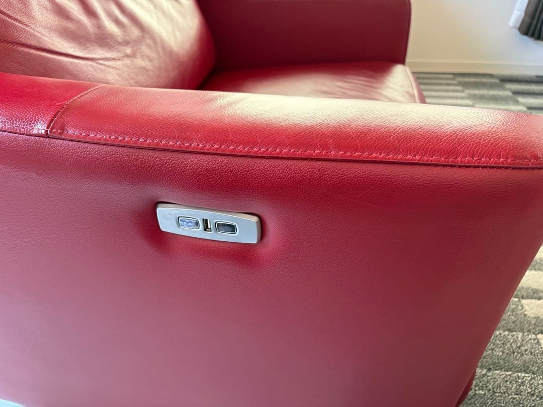 ニトリ赤い本革リクライニング2人掛けソファーワイド