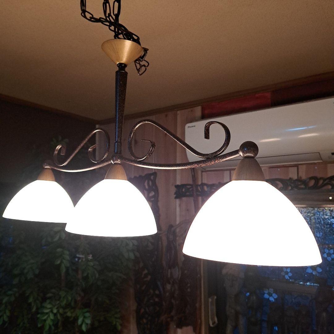 ♡新品未使用　エグロ．ジャパンペンダントガラスシェードランプ３灯♡