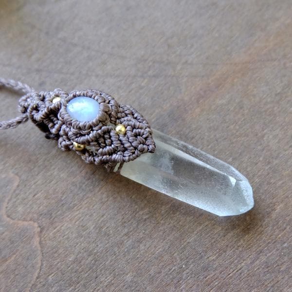 ヒマラヤ水晶ポイント ・ムーンストーン マクラメ編みペンダントネックレス3706