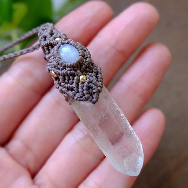 ヒマラヤ水晶ポイント ・ムーンストーン マクラメ編みペンダントネックレス3706