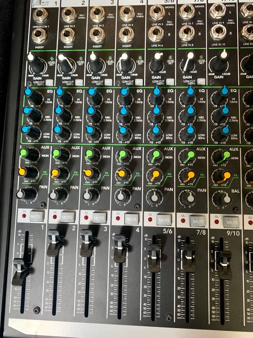 MACKIE ProFX12v2 12チャンネルアナログミキサー　ケース付き