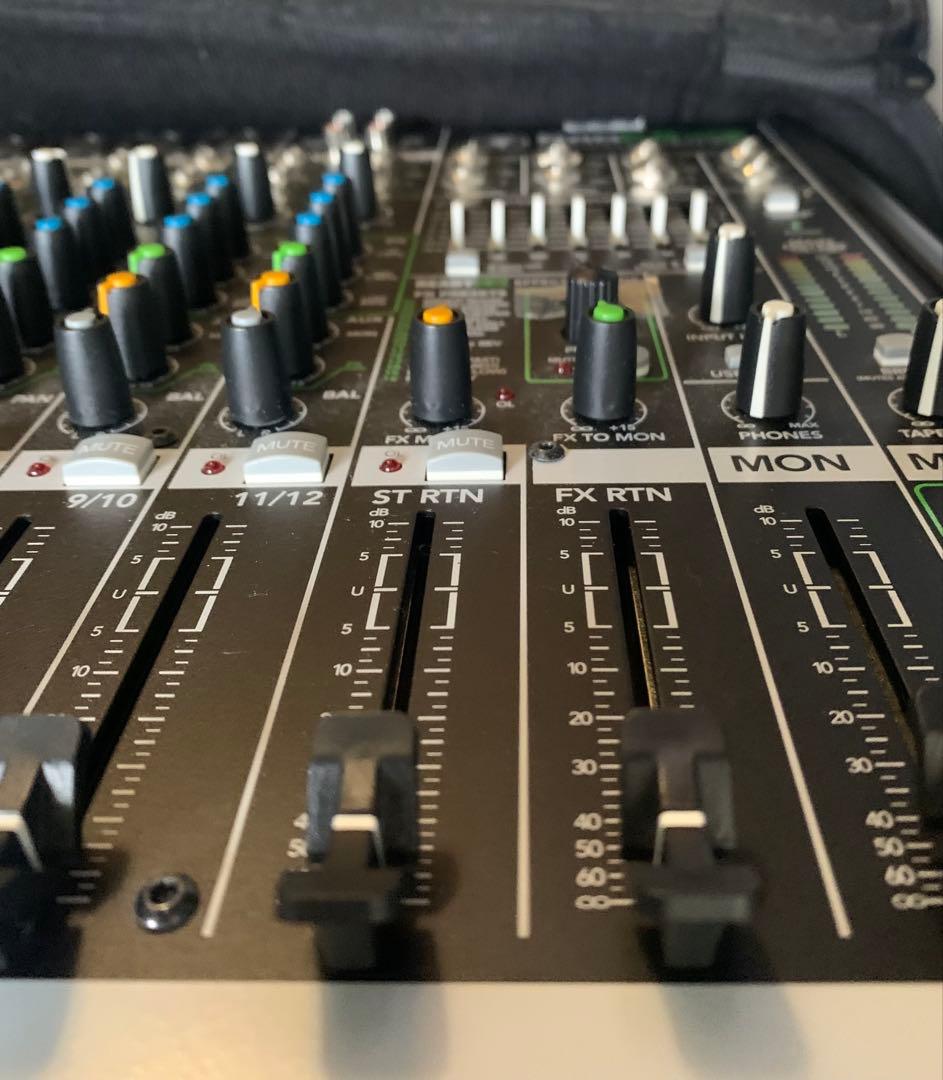 MACKIE ProFX12v2 12チャンネルアナログミキサー　ケース付き