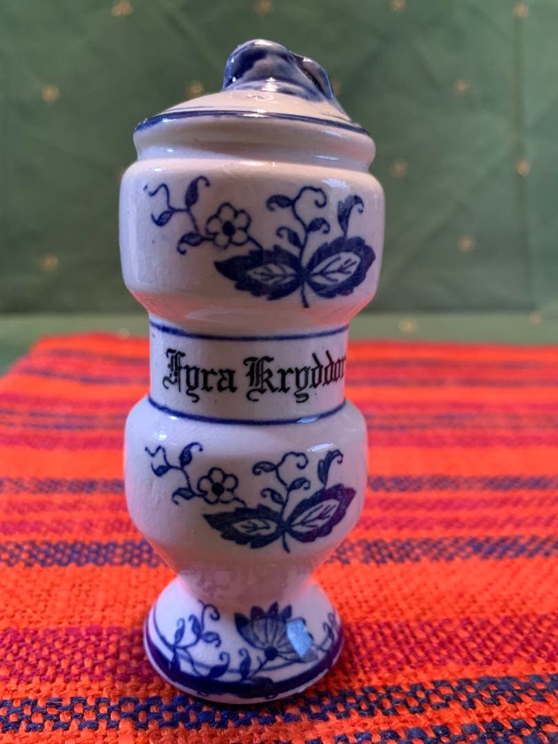 デンマーク製　美品ビンテージの木のケース付きスパイス入れセット！可愛い過ぎます！