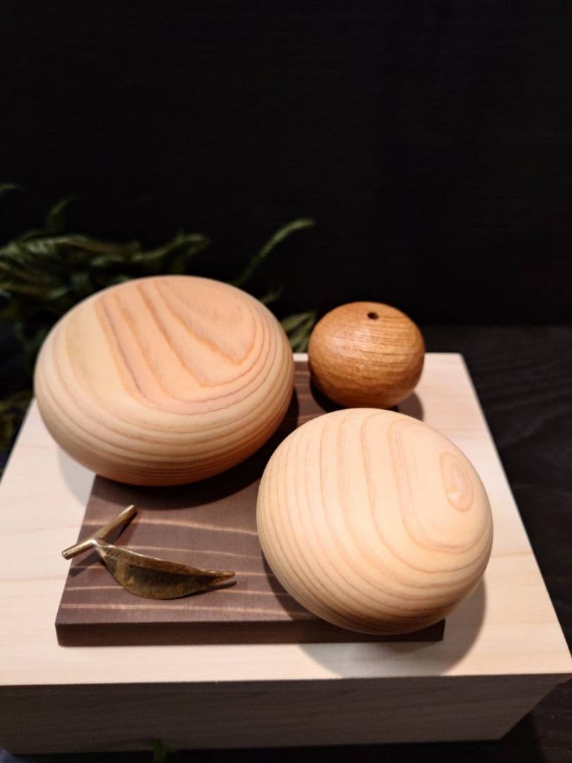 木製鏡餅 小 手彫り橙 木箱入り