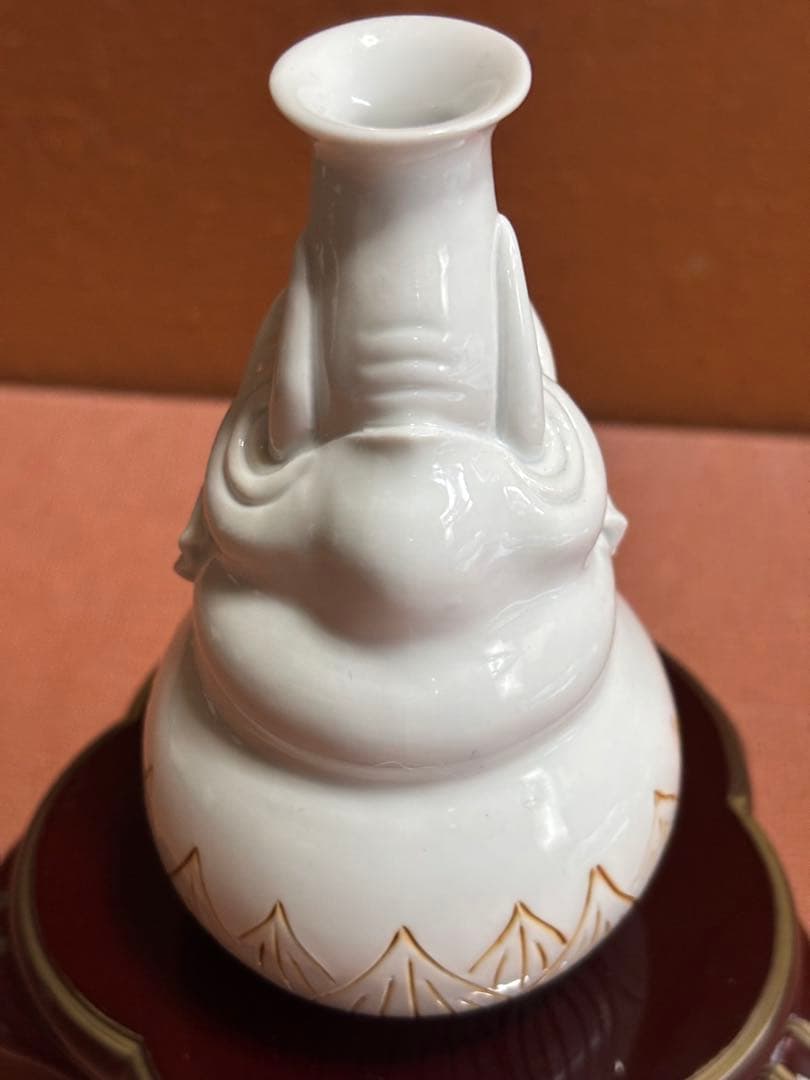 平戸三川内焼平戸松山作白磁鉄釉彫象形蓮葉文徳利　未使用　検献上陶工