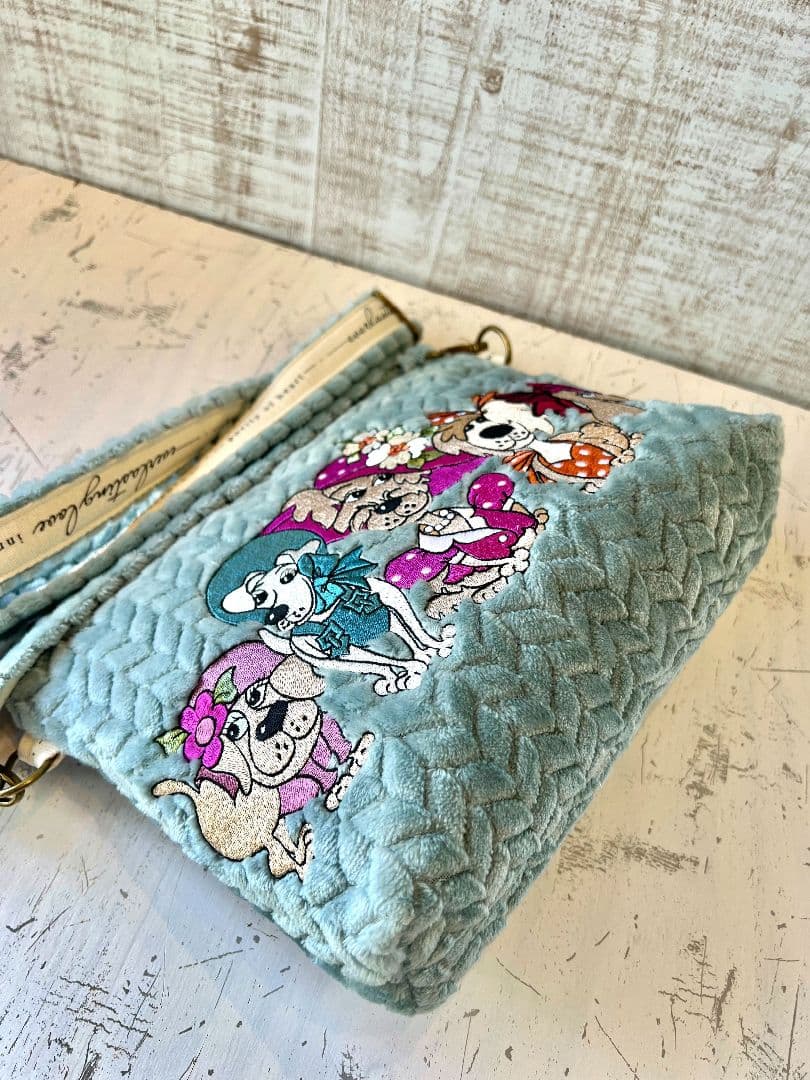 ロラライハリス♡ベビーブルージグザグファー生地♡刺繍のショルダーバッグ♡