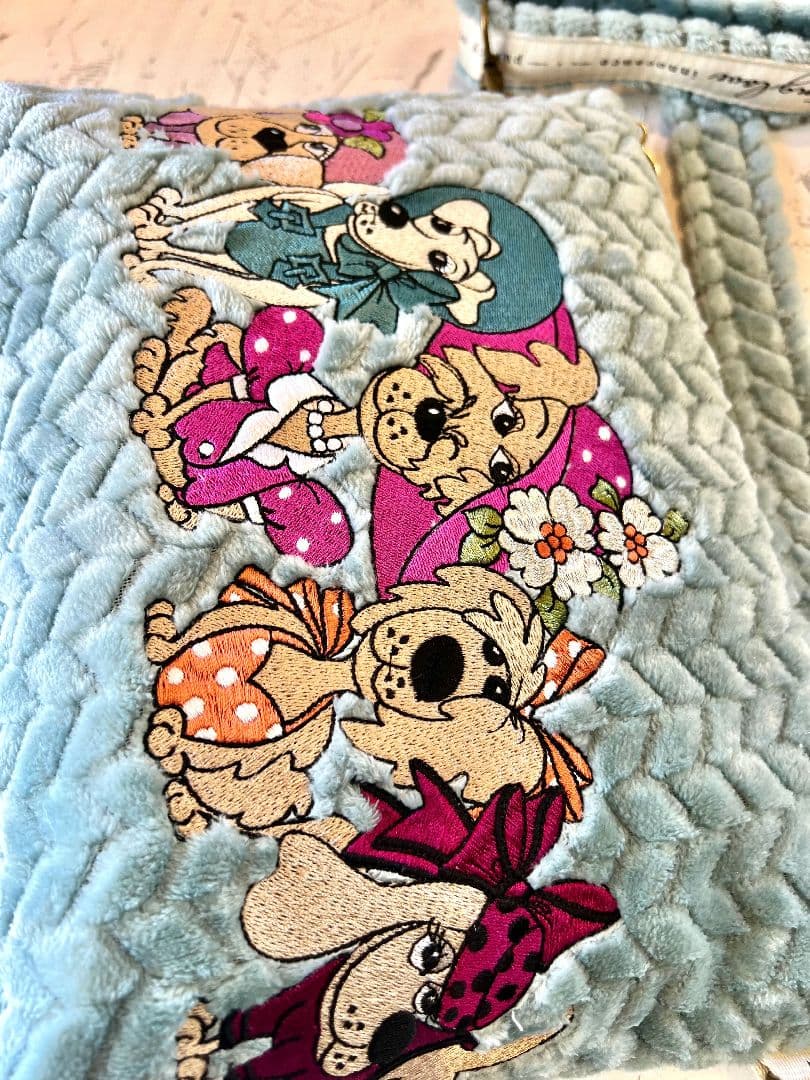 ロラライハリス♡ベビーブルージグザグファー生地♡刺繍のショルダーバッグ♡