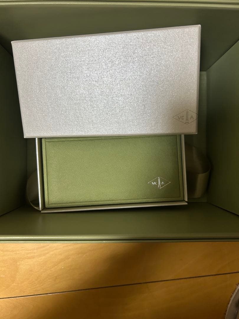 ヴァンフリーフアーペル ギフトボックスとブレスレットケースセット空