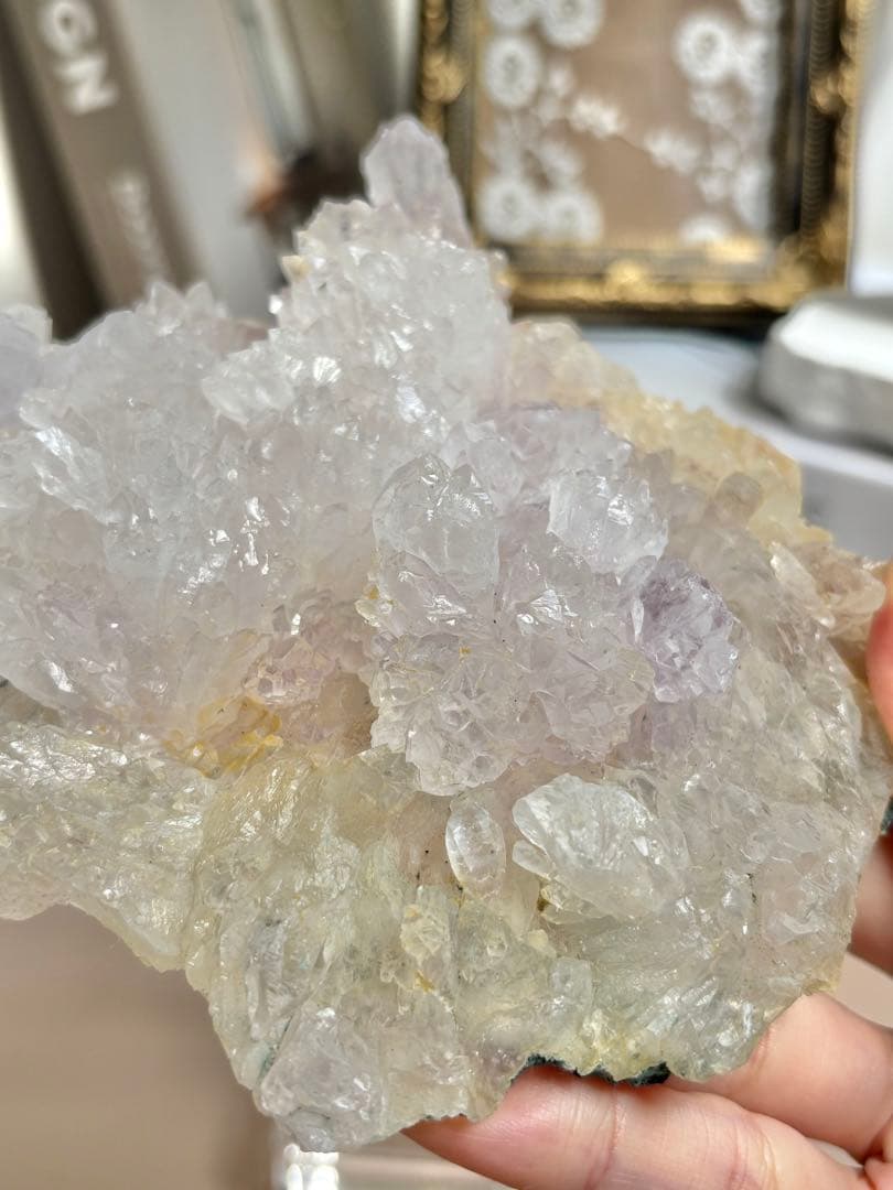 《レア》光とともに咲き誇る結晶の花 フラワーアメジスト