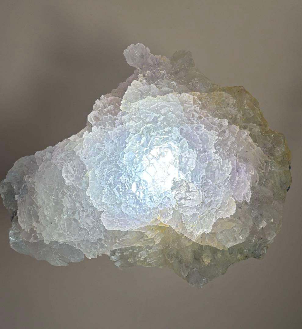 《レア》光とともに咲き誇る結晶の花 フラワーアメジスト