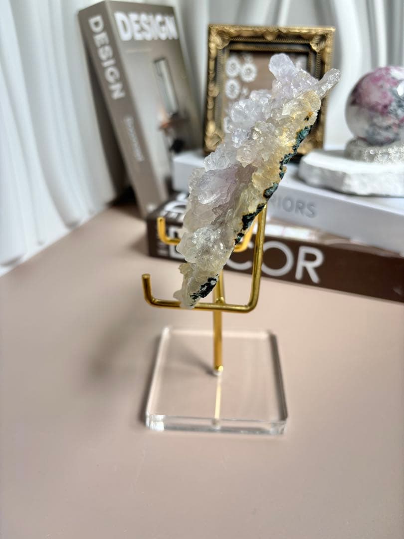 《レア》光とともに咲き誇る結晶の花 フラワーアメジスト