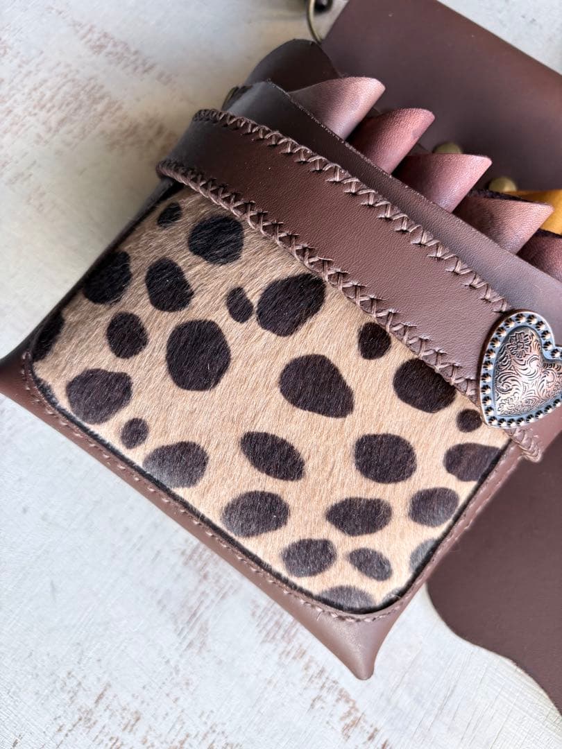 牛革コーヒーブラウン、ハラコダルメシアンの蓋付き大容量シザーケース