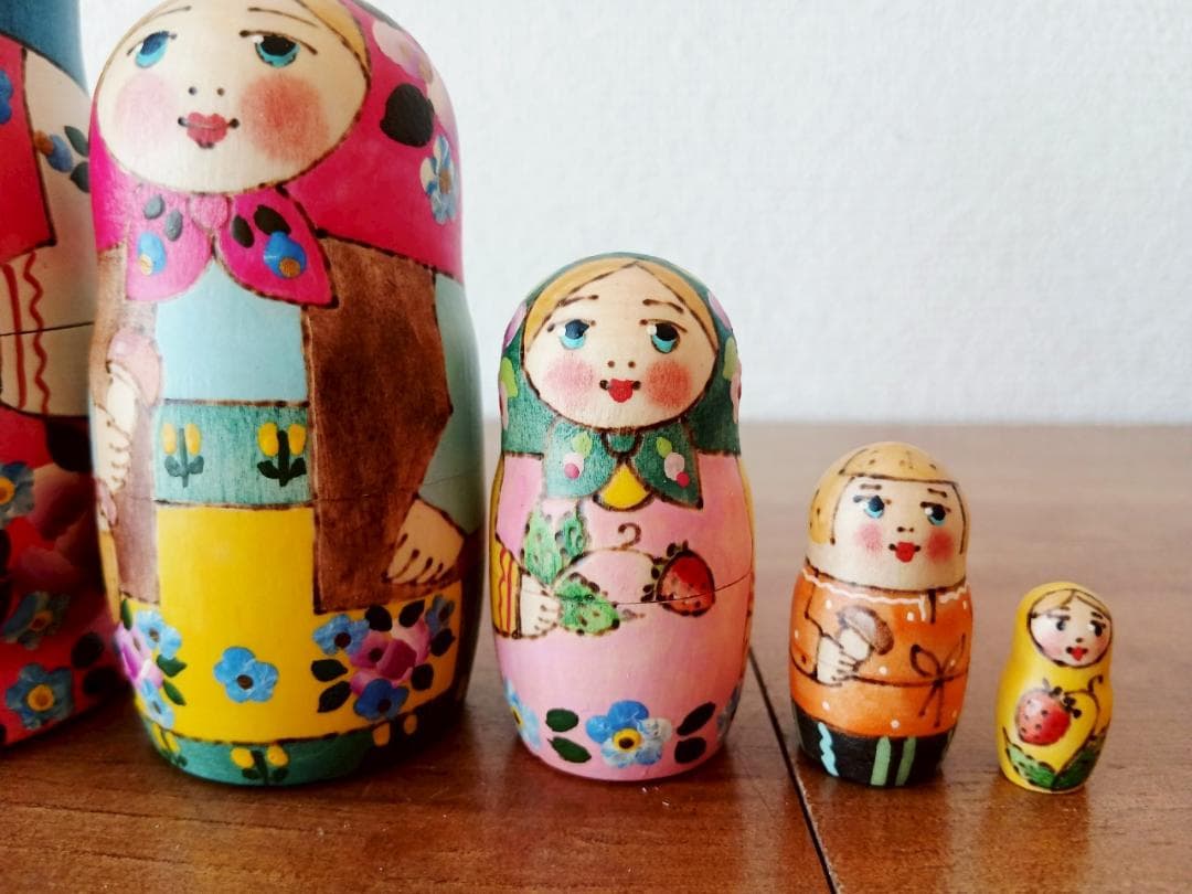 【LYH014】北欧ロシア雑貨 リューバ作 マトリョーシカ　 いちご