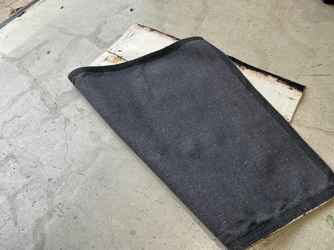 廃番】KARE / カレ｜200x140cm｜アブストラクトラグ｜グレーライン