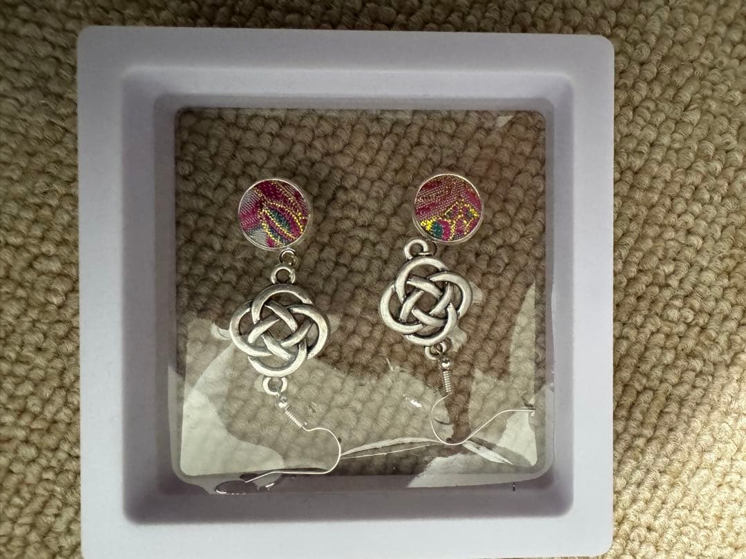 【唯一無二】ハンドメイド　宋錦　花柄の手鏡とアクセサリーセット